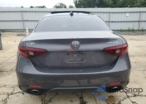 2017 Alfa Romeo Giulia Ti Q4 z USA, uszkodzony, nr VIN ZARFAEENXH7551215